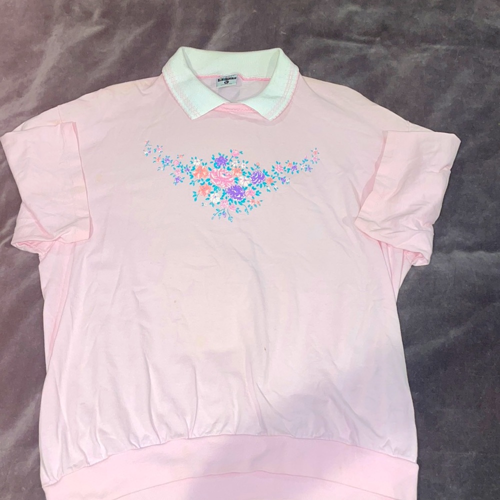 1990s vintage women’s collared appliqués tshirt